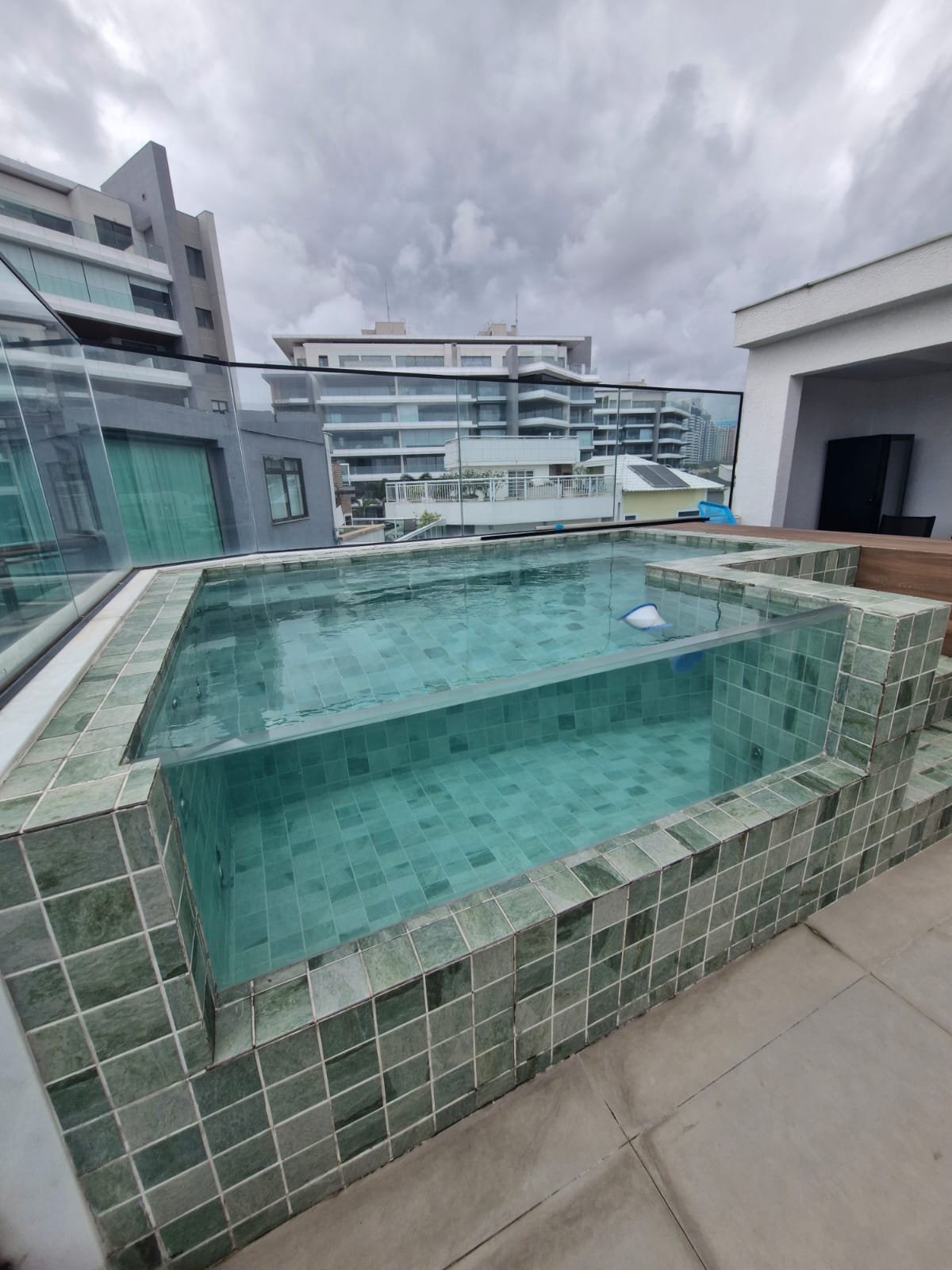 Varanda gourmet com piscina e vista para o mar da Barra - foto 1